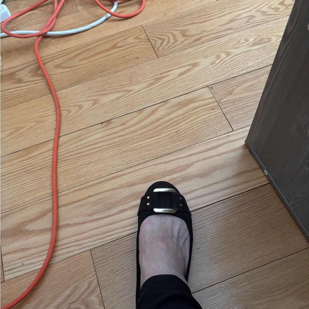 Dr Scholl size 8 flats. Comfortable and cool. Great to wear with anything.